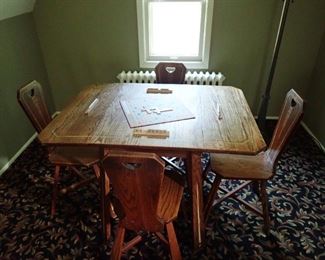 OAK TABLE AND 4 CHAIRS 