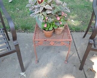 SM IRON SIDE TABLE - PLANTS