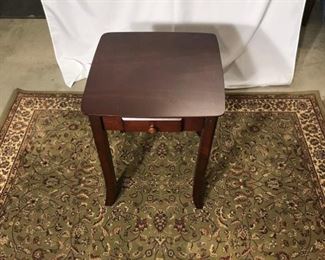 4x6' Persian rug and side table