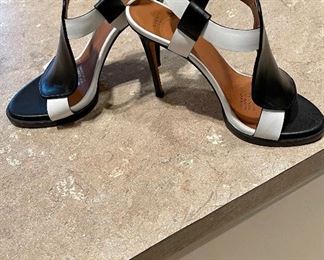Givenchy Black and White Heels size 39 pristine!  SSee StubbsEstates.com for auction listing