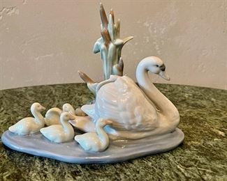 Lladro Porcelain Swan Figurine "Follow Me" #5722 . See StubbsEstates.com for auction listing