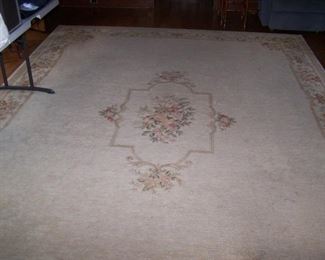 ROOM-SIZE AREA RUG
