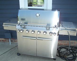 WEBER STAINLESS GAS GRILL