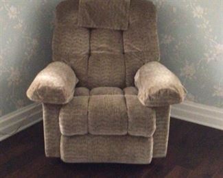 Lazyboy like new recliner $250