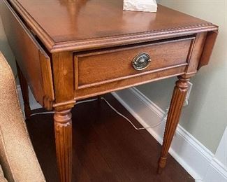 Hammary Pair of Pembroke Tables 