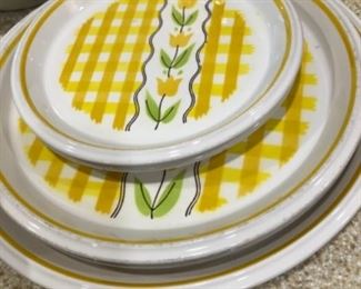 Mikasa Country Gingham (Maize) Oven to Table to Dishwasher (Japan) 