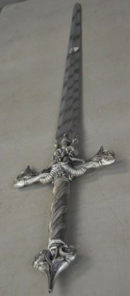 2397 - Heavy Sword with Dragons