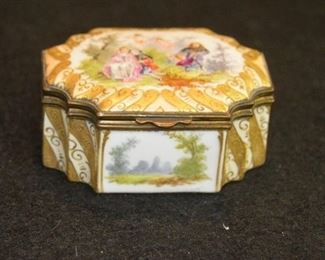 8133 - Small Porcelain Trinket Box