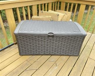 Outdoor storage containers