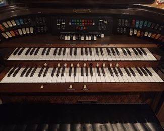 Nicer pic of keyboards and stops