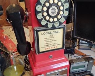 Working novelty payphone