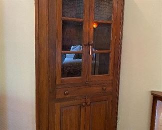 Early  walnut corner cabinet, Federal style 