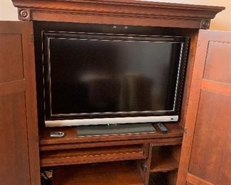 Ethan Allen British Classics. Holds a computer or television