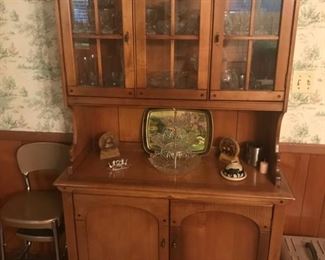 Early American Dining Room Hutch.  Mint condition with lots of storage.