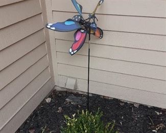 Garden decoration flying bug