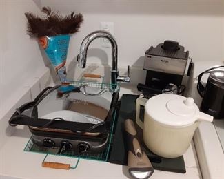 Waffle iron and espresso machine