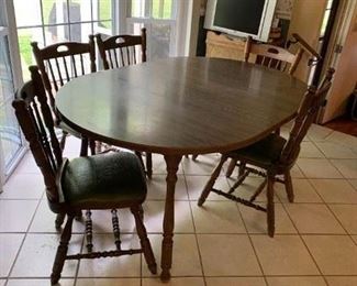 #1 laminate table with 6 chairs w/green cushion 40-60x40x29.5H $125.00