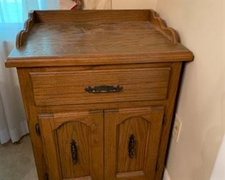 #7	handmade oak wash stand w/ 1 drawer and 2 doors 26 x 20 x 30	 $75.00 
