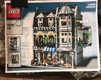 Lego Green Grocer 10185 - complete