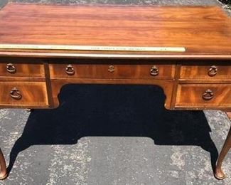 Keyhole Desk