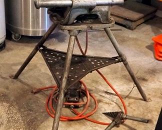 Ridgid Electric Pipe Threader, Model 300, Includes Reamer And Foot Pedal Controls