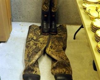 Cabela's Brush Buster Advantage Wetlands Camo Waders, Size 11, Qty 2