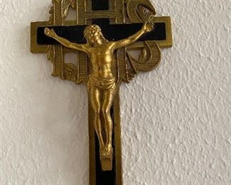 Beautiful vintage heavy brass gold tone metal cross crucifix.