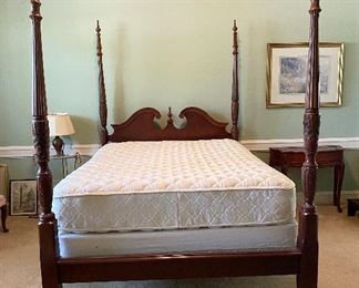 Four poster queen bed