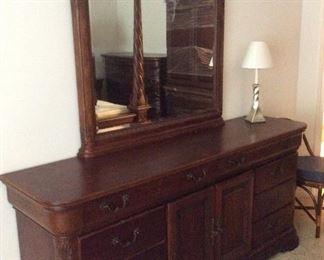 Mirrored dresser