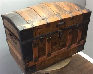 ANTIQUE DOME TOP TRUNK