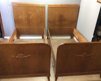 VINTAGE TWIN BEDS