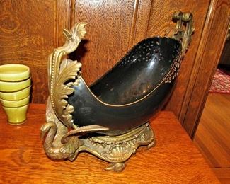 Castilian swan bowl