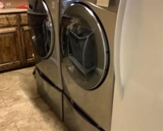 LG washer and dryer with Pedestal 