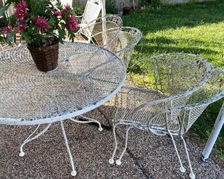 Patio set (table &. 4 chairs