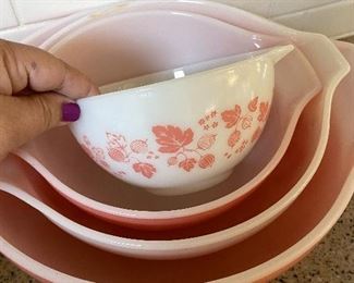 Full set pink Pyrex