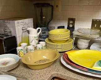 Ninja blender, toaster, new drink dispenser