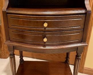 Antique solid woodDouble drawer night stand / accent table 18w x 30h $118