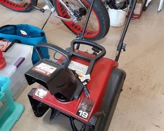Snapper 19in snow thrower with electric start