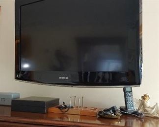 32in Samsung television flat screen