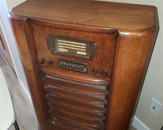 Antique General Electric Radio