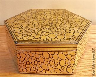 ITEM 109: Faux shagreen tin $18