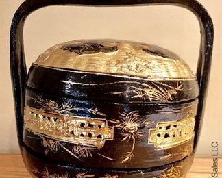 ITEM 113: black and gold basket $32