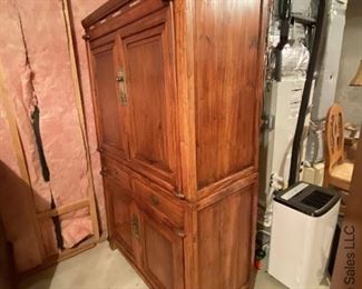 ITEM 138: Antique Chinese cabinet. $975