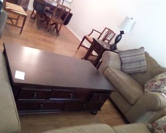 very nice coffee table with storage $60 
