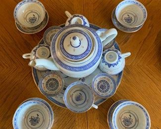 15 pc vintage Blue & White Rice Eyes Pattern Tea Set $65