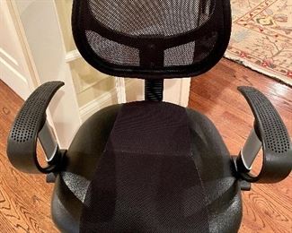 Item 66:  Office Chair - 21.5"l x 19.5"w x 36.5"h:  $95
