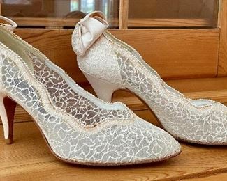 Item 224:  Stuart Weitzman Shoes (size 7.5):  $22