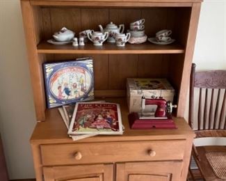 Vintage hutch with removable top