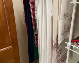 Large selection Vintage table linens (embroidered, Irish linen, crocheted, more)