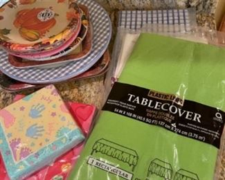 paper plates, napkins and tablecloths 